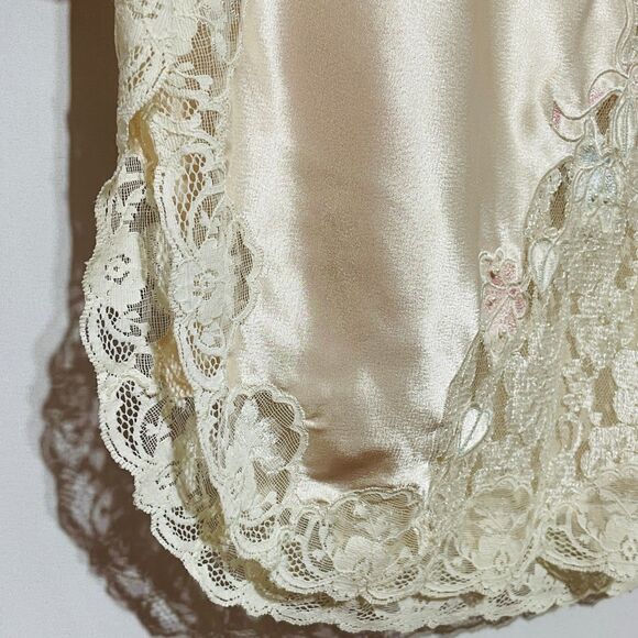 Vintage Cream Lace Trimmed Half Slip Skirt - Picture 8 of 12